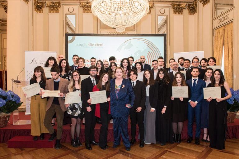 Diana Bracco con i vincitori del "progettoDiventerò", Fondazione Bracco Milano, 2019