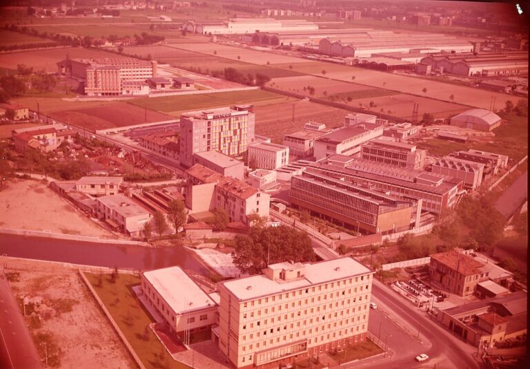 Veduta aerea dello stabilimento Bracco, anni '60