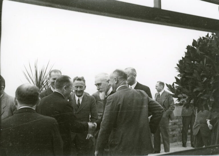Albert Szent-Györgyi at the presentation of vitamin C in Darmstadt, 1930
