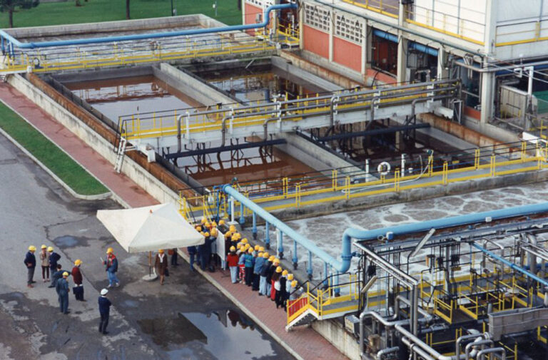 Vista dell'impianto di depurazione dello stabilimento DIBRA (oggi Bracco Imaging) a Ceriano Laghetto, 1995