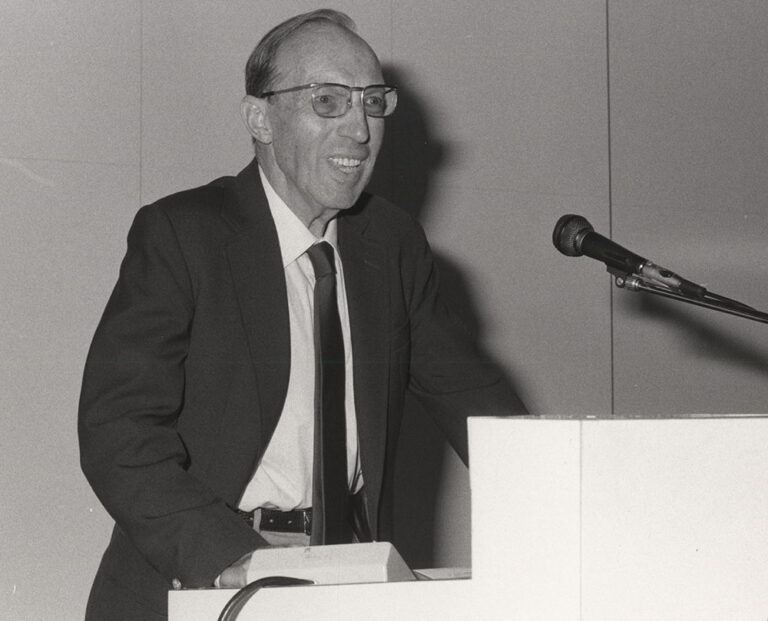 Ernst Felder during a lecture on Iopamidol, 1988