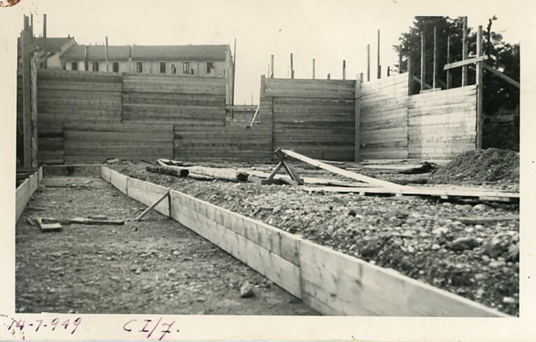 Particolare della costruzione dello stabilimento Bracco di Milano Lambrate, 14 luglio 1949
