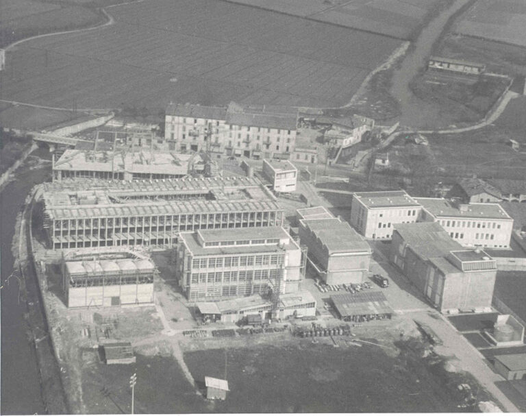 Il sito produttivo Bracco a Milano Lambrate durante i lavori di costruzione, primi anni '50