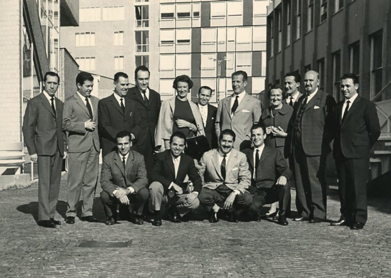 Fulvio Bracco con alcuni dipendenti della Bracco Industria Chimica, anni '60