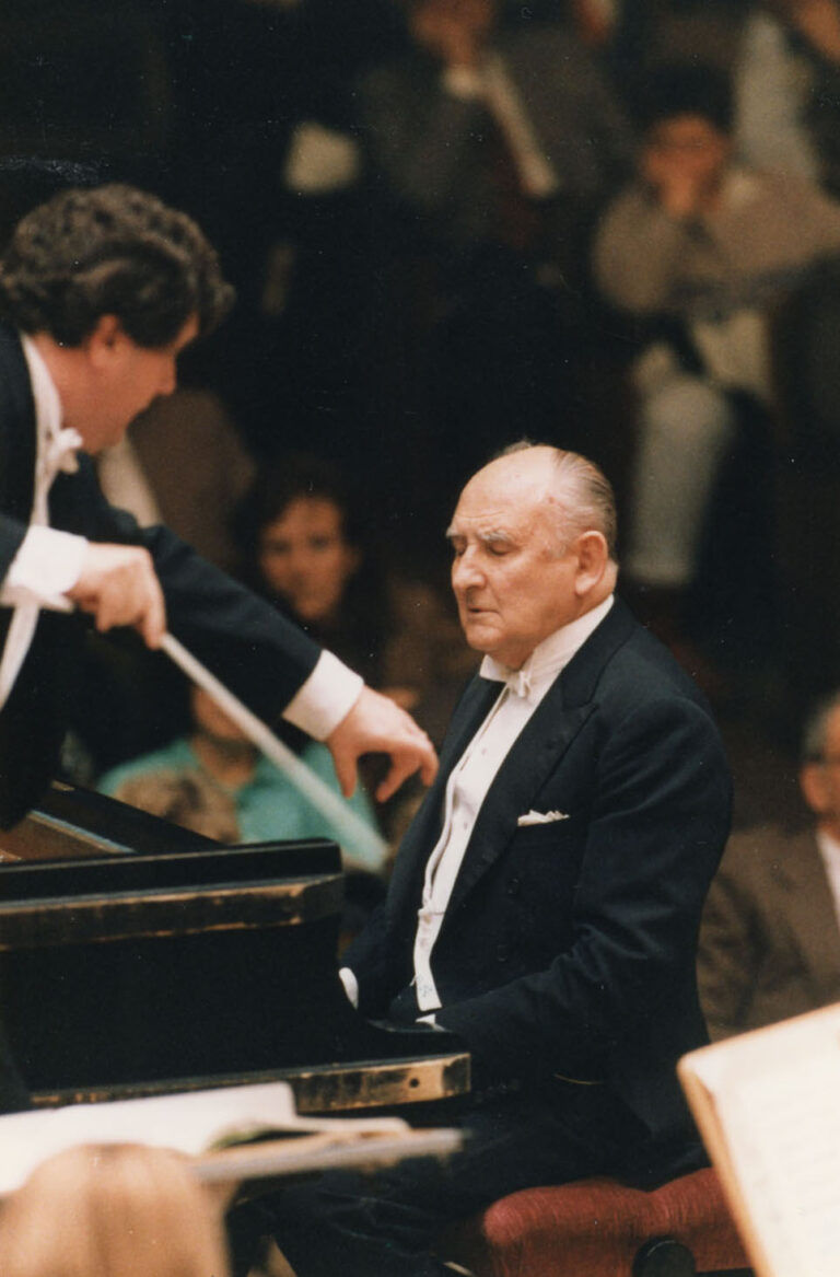 The pianist Nikita Dmitrievič Magalov in concert, 1980s