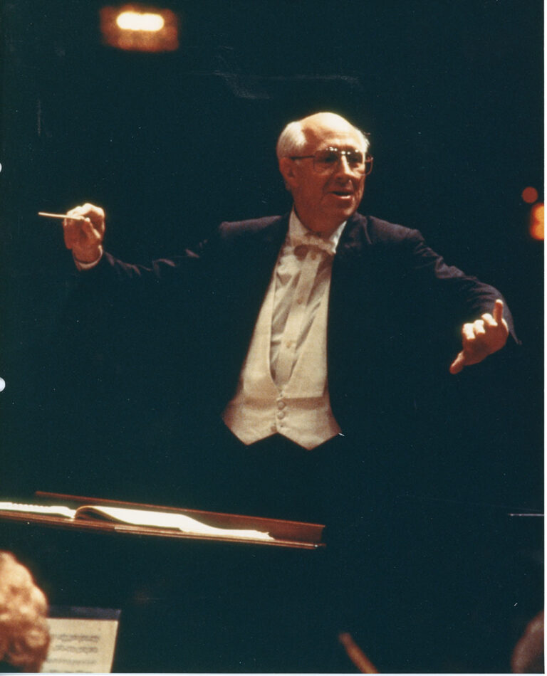 Maestro Mstislav Leopol'dovič Rostropovič performing in 1988