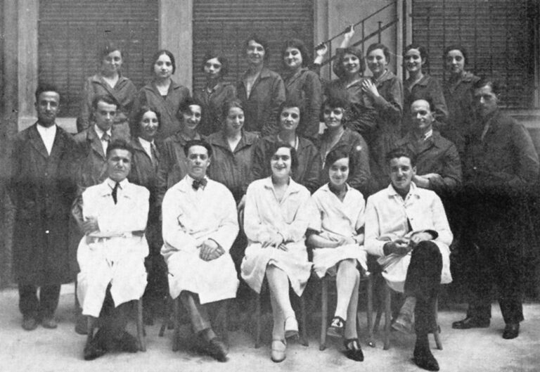 I dipendenti della Società Italiana Prodotti E. Merck – Anonima, 1928