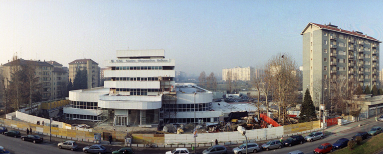 La sede del Centro Diagnostico Italiano di via Saint Bon a Milano durante la ristrutturazione, 25 febbraio 2005