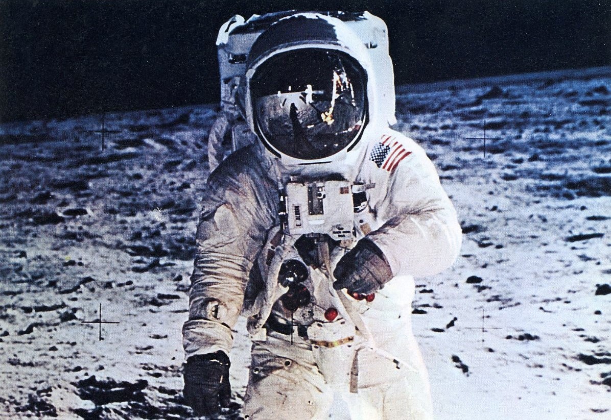 PER COPERTINA_Sulla luna astronauti Apollo 11_2
