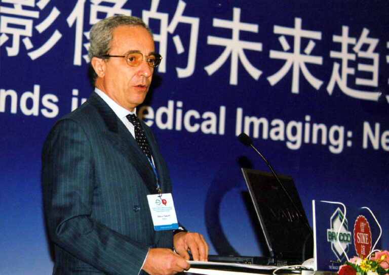 Marco Rabuffi, Presidente di Bracco Sine Pharmaceutical, durante il simposio “Future Trends in Medical Imaging: New Technologies for Improved Diagnosis and Therapy”, Shanghai, 5 aprile 2004