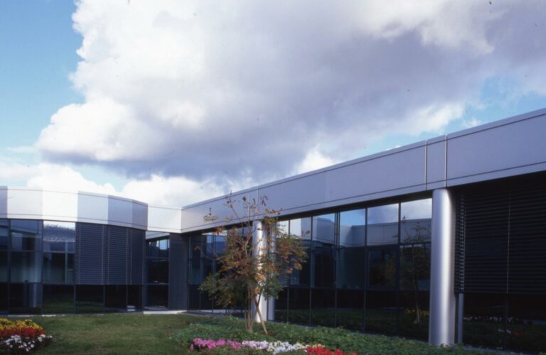 Particolare del giardino interno della sede Bracco Research Ginevra, 1999