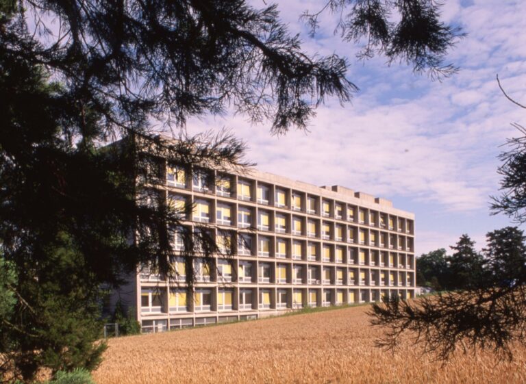 Veduta esterna dell'edificio Bracco - Sintetica a Battelle (Carouge, Ginevra), 1993