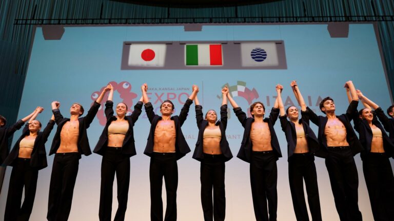 Gli allievi della Scuola di Ballo dell'Accademia Teatro alla Scala durante le celebrazioni dell'Italy National Day all’Expo di Osaka, 12 settembre 2025