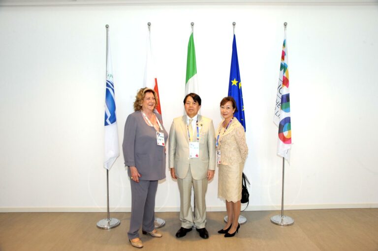 Diana Bracco insieme al Ministro dell'Agricoltura Giapponese Yoshimasa Hayashi durante i festeggiamenti del Japan National Day all'Expo 2015 di Milano, luglio 2015
