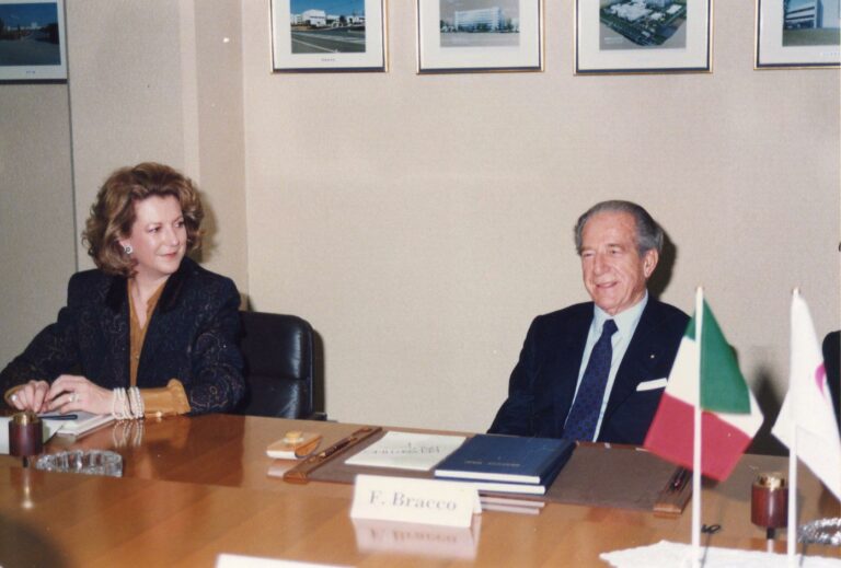 Fulvio Bracco e Diana Bracco in occasione della costituzione della joint venture tra Bracco ed Eisai, novembre 1990
